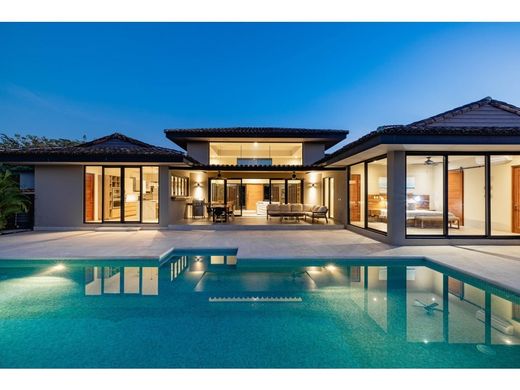 Luxury home in Tamarindo, Santa Cruz