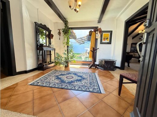 Luxus-Haus in Santo Domingo, Provincia de Heredia