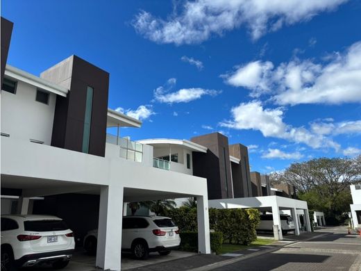 Luxury home in Santa Ana, Provincia de San José