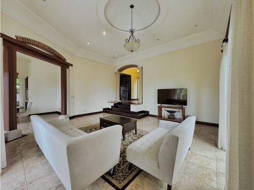 Luxury home in Santa Ana, Provincia de San José