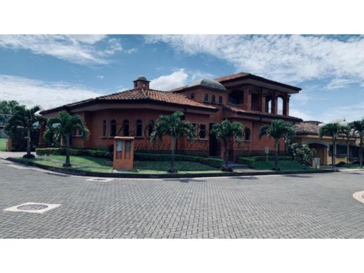 Luxury home in Belén, Carrillo