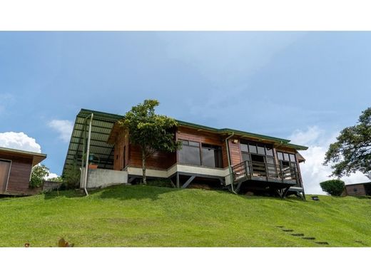 Luxe woning in San Isidro de Coronado, Vázquez de Coronado