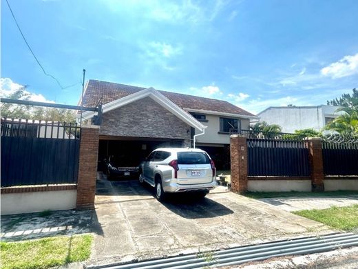 Luxury home in Escazú, Provincia de San José