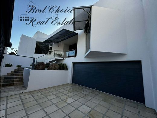 Maison de luxe à Belén, Carrillo