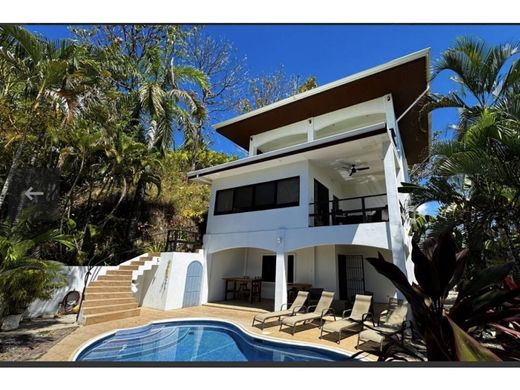 Casa di lusso a Jacó, Garabito
