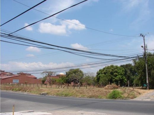 Grundstück in Santa Ana, Provincia de San José