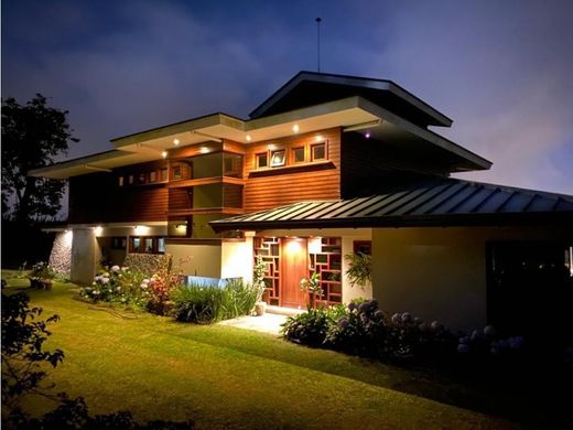 Luxury home in San Ramón, La Unión