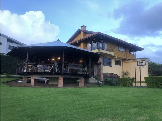 Casa de lujo en San Rafael, Provincia de Heredia