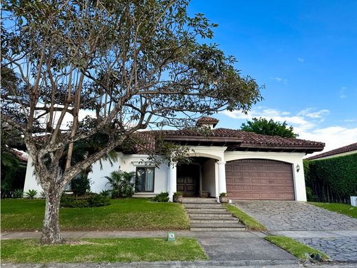 Residential complexes in Santa Ana, Provincia de San José