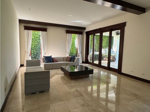 Luxury home in Santa Ana, Provincia de San José
