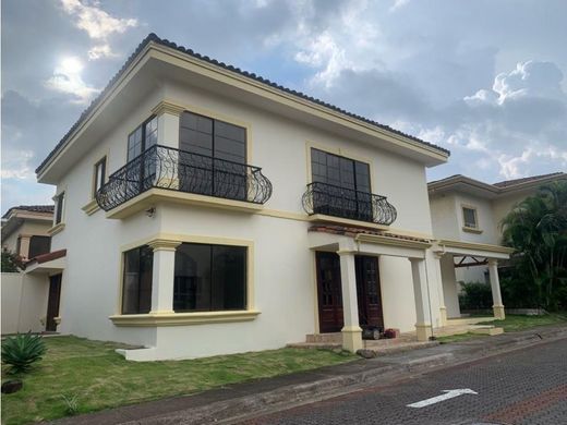 Maison de luxe à Belén, Carrillo