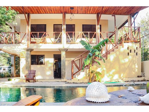 Luxury home in Tamarindo, Santa Cruz