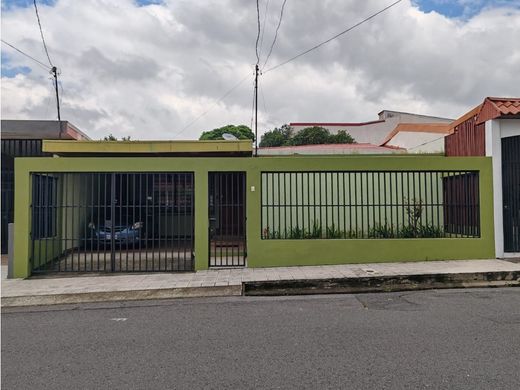 Luxury home in Santo Domingo, Provincia de Heredia