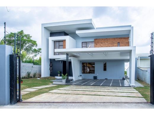 Luxury home in Alajuela, Cantón de Alajuela