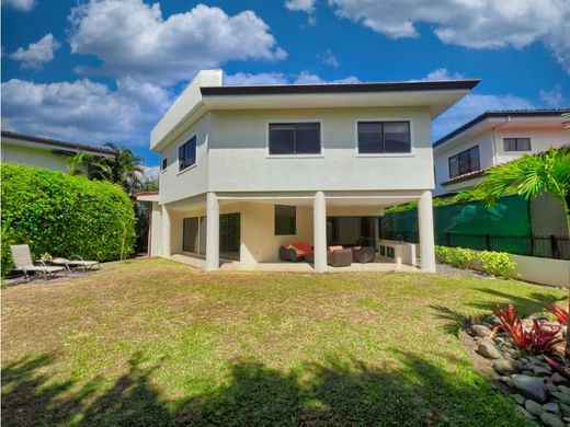 Luxury home in Santa Ana, Provincia de San José