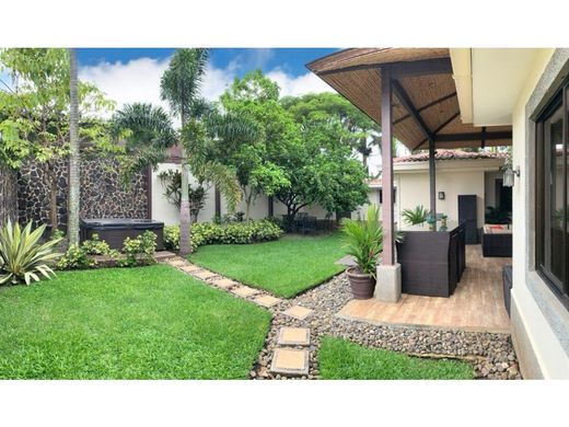 Luksusowy dom w Belén, Carrillo