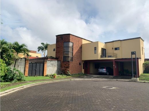 Residential complexes in Belén, Carrillo