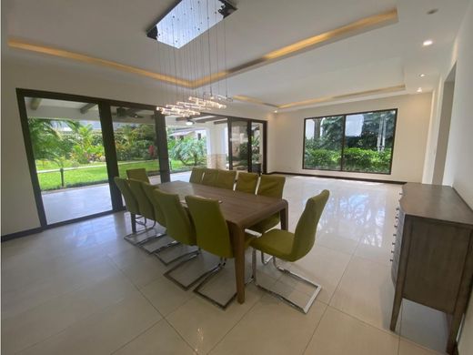Luxury home in Santa Ana, Provincia de San José