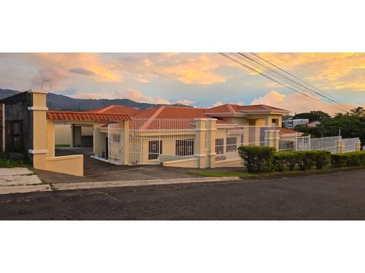 Casa de lujo en Belén, Carrillo