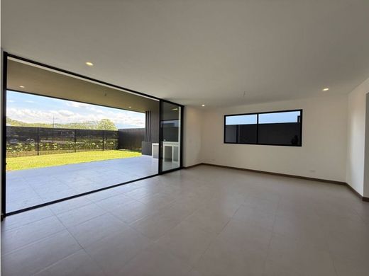 Κτίριο σε Santa Ana, Provincia de San José