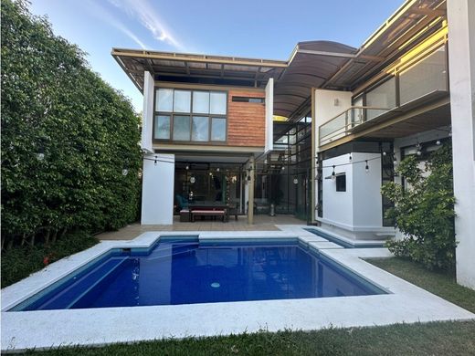 Luxus-Haus in Santa Ana, Provincia de San José