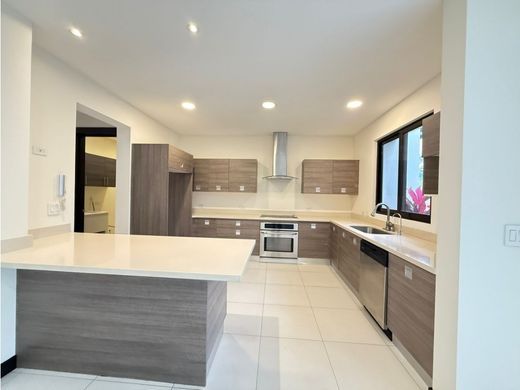 Casa di lusso a Santa Ana, Provincia de San José