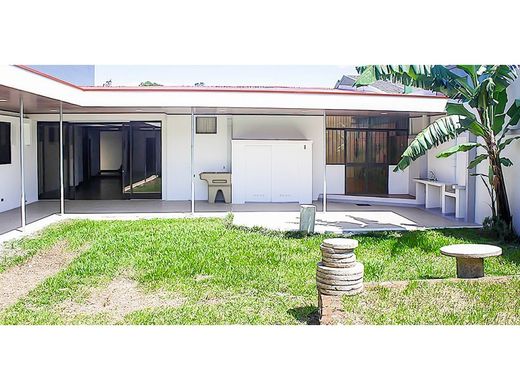 Luxury home in San Pedro, Montes de Oca