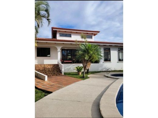 Luxe woning in Garita, La Cruz