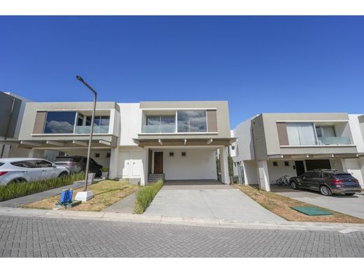 Luxury home in Escazú, Provincia de San José