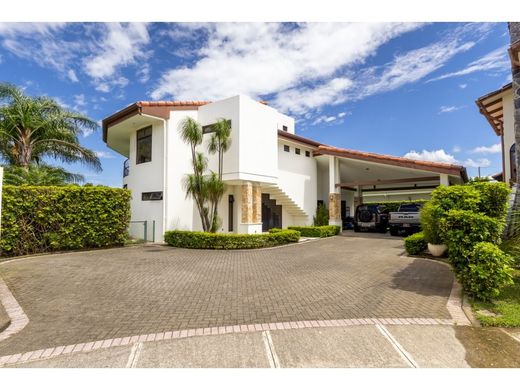 Maison de luxe à Carlos María Ulloa, Provincia de San José