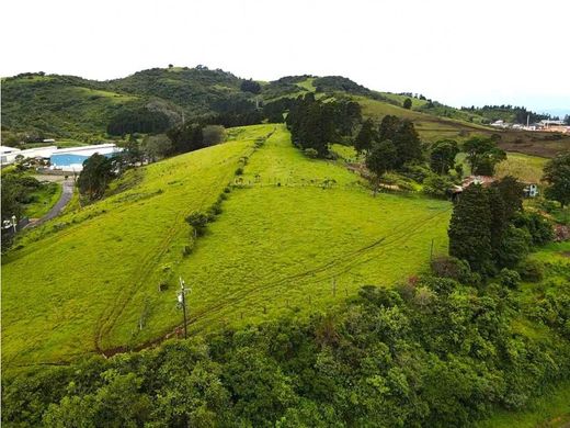 Terreno a Ochomogo, Cantón de Cartago