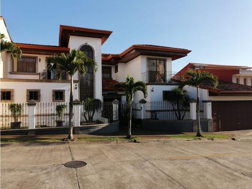 Πολυτελή κατοικία σε San Pablo, Provincia de Heredia