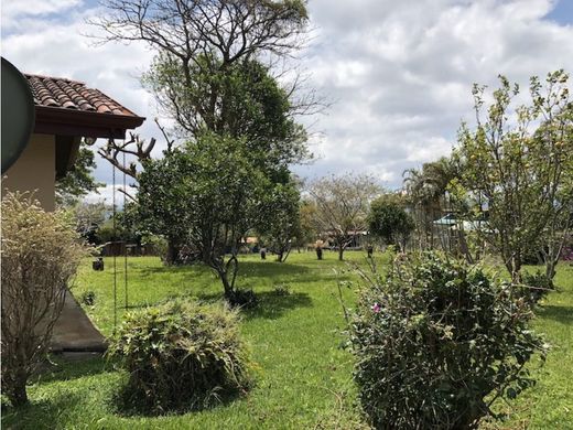 Maison de luxe à San Rafael, Provincia de Heredia