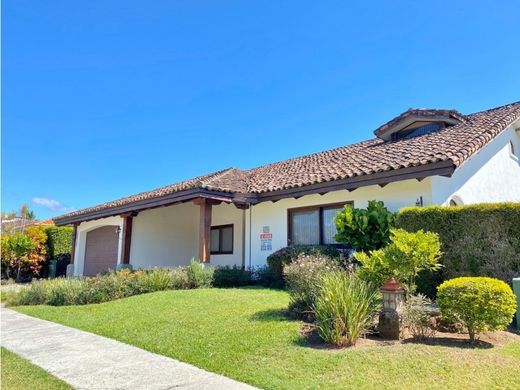 Luxury home in Santa Ana, Provincia de San José