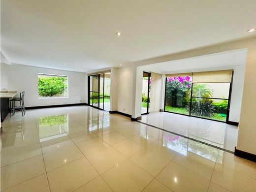 Komplex apartman Santa Ana, Provincia de San José