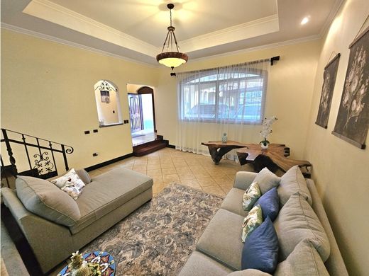 Casa de lujo en Escazú, Provincia de San José