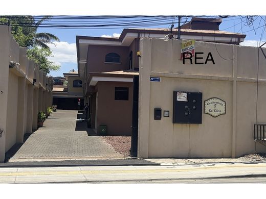 Luxury home in San Rafael, Carrillo