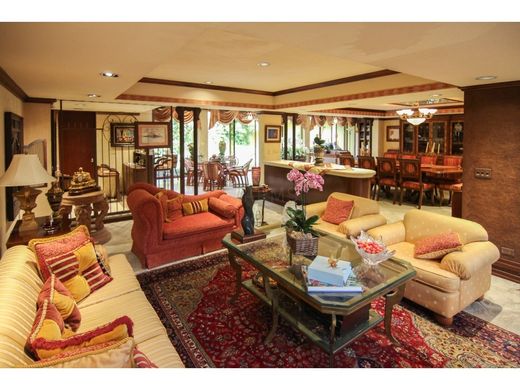 Lüks ev San José, Cantón de San José