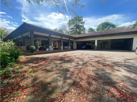 Luxus-Haus in Santa Ana, Provincia de San José