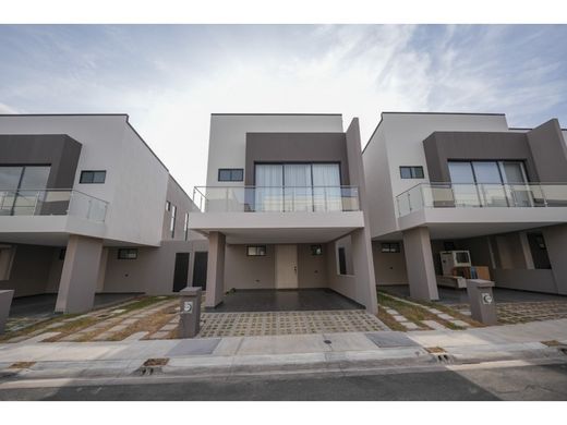 Luxury home in Santa Ana, Provincia de San José