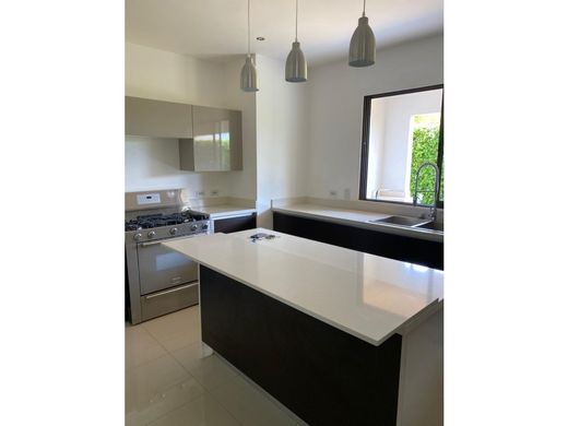 Luxury home in Santa Ana, Provincia de San José