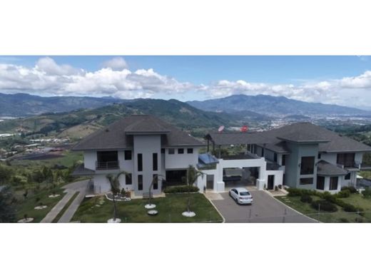 Luxe woning in Taras, Cantón de Cartago