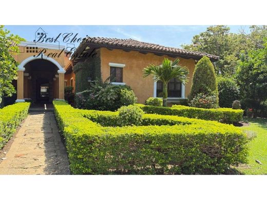 Luksusowy dom w Belén, Carrillo