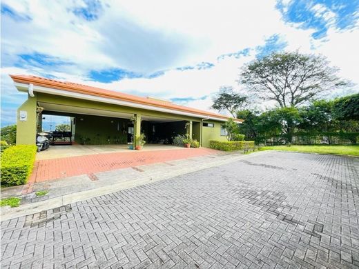 Maison de luxe à Belén, Carrillo