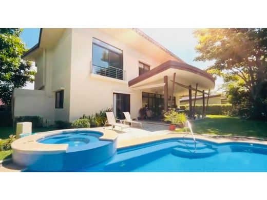 Πολυτελή κατοικία σε Santa Ana, Provincia de San José