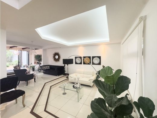 호화 저택 / Escazú, Provincia de San José