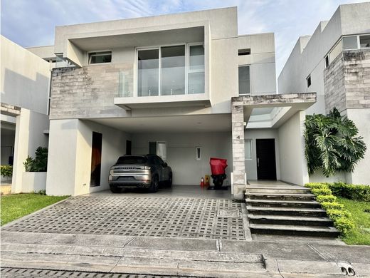 Casa di lusso a Escazú, Provincia de San José