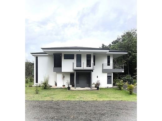 Casa de lujo en Naranjo, Provincia de Alajuela