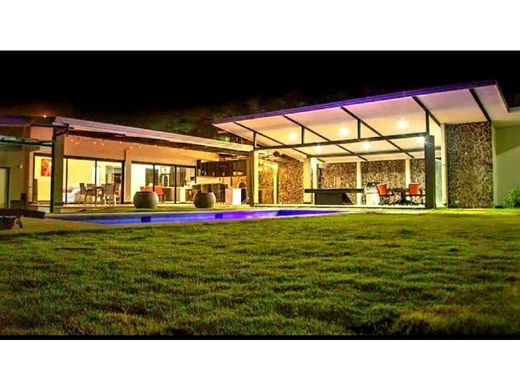 Lüks ev Alajuela, Cantón de Alajuela