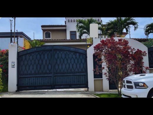 Luksusowy dom w Belén, Carrillo